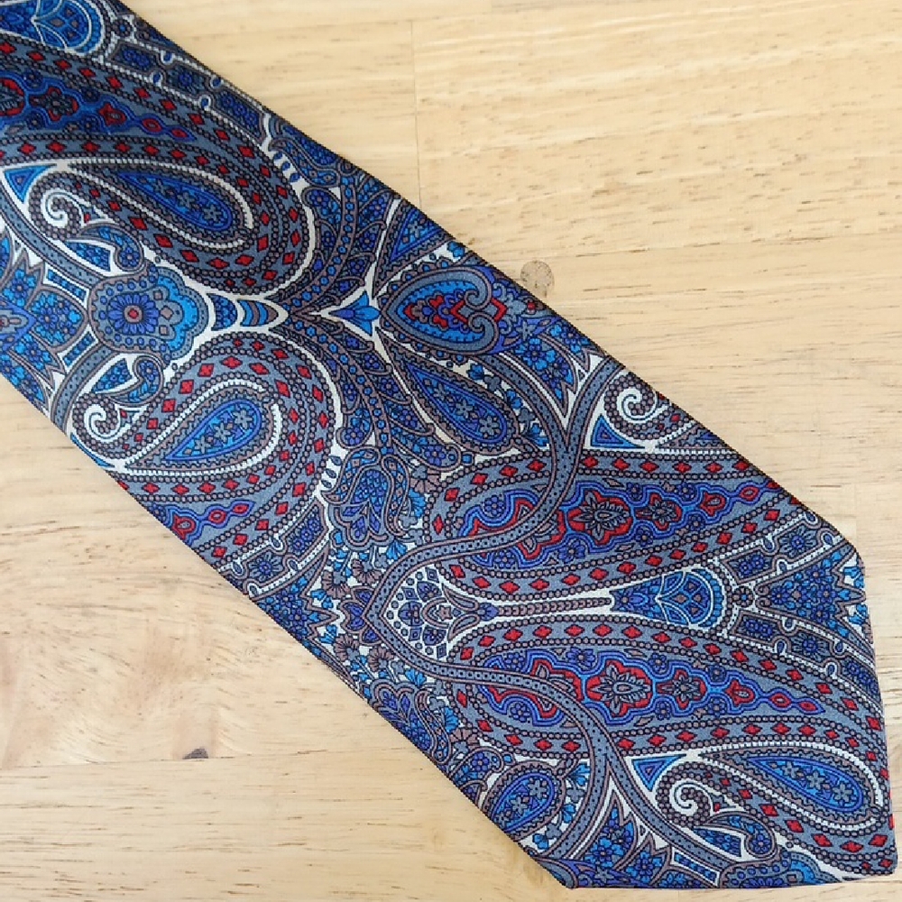 Elegant Paisley Silk Tie - Blue and Red